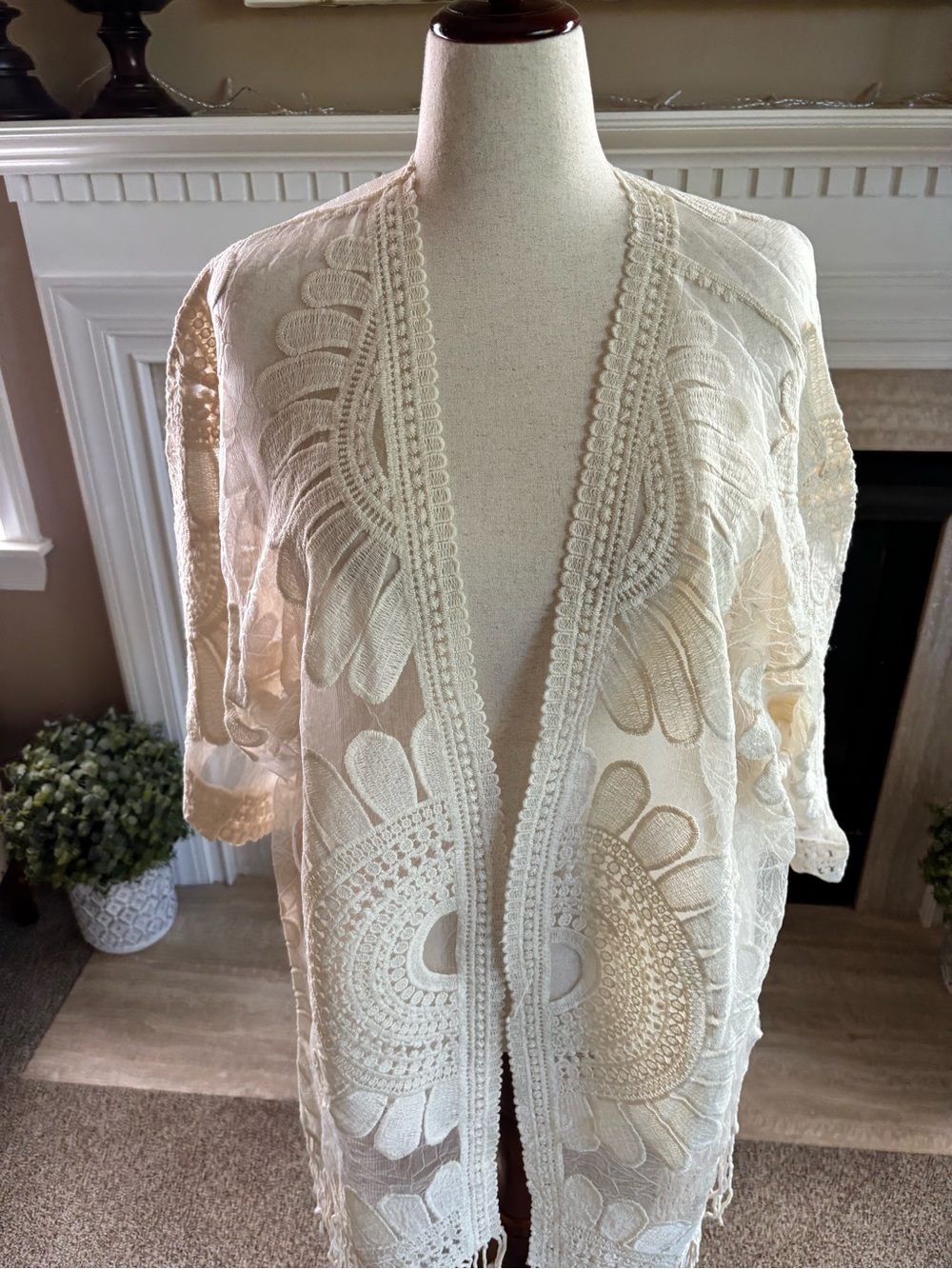 *NEW* Stunning Chico’s Lace Kimono Fringe Detail 3/4 Sleeve - Size L/XL - Picture 2 of 6